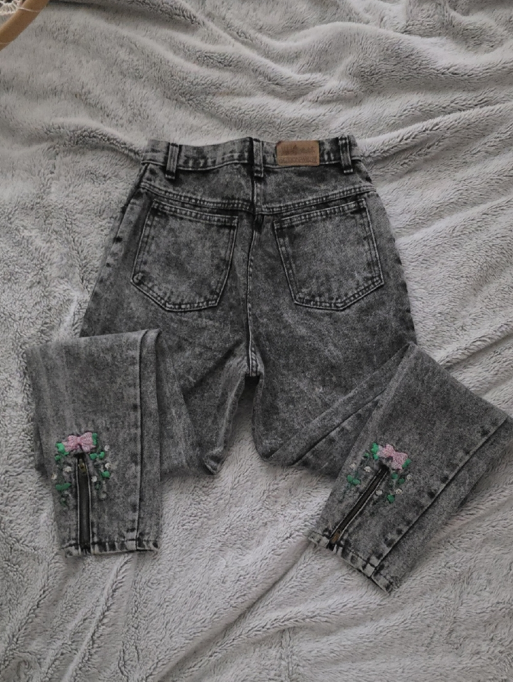 Vintage High-Rise Black Acid-Wash Jeans with Embroidered Floral Hem